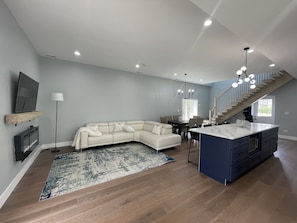 Smart TV, fireplace