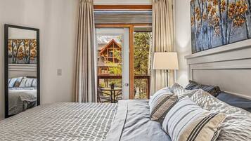 2 bedrooms, iron/ironing board, travel cot, WiFi