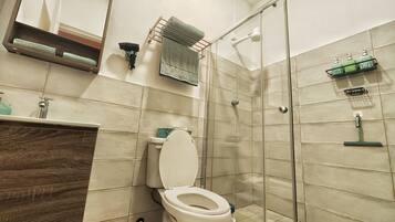 Apartment, 1 Queen Bed, Kitchen | Bathroom | Shower, rainfall showerhead, free toiletries, hair dryer