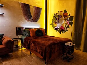 Apartment, 1 Queen Bed, Kitchen | 1 bedroom, premium bedding, individually decorated - Golden Studio By Paradox (Panama City)