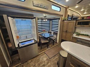 Dining - RV8 | Family Beach Getaway - Luxury Sabre (Bolivar Peninsula)