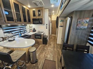 Fridge, microwave, oven, stovetop - RV8 | Family Beach Getaway - Luxury Sabre (Bolivar Peninsula)