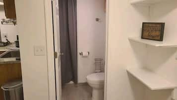 Handdukar, tvål och toalettpapper