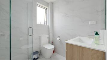 Een douche, een haardroger