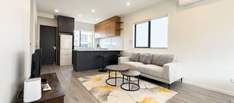 Modern 3-bds townhouse in South Auckland