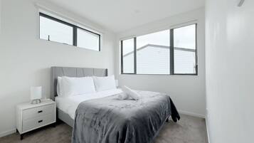 3 slaapkamers, een strijkplank/strijkijzer, wifi, beddengoed