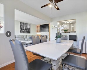 Dining - Fully furnished bedroom in a cozy, modular home. (Ottawa)