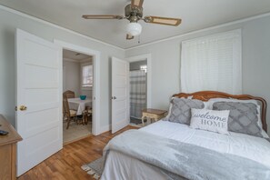 3 عدّة غرف نوم ومكتب ومكواة/لوح كي وسرير سفر