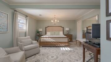 3 bedrooms, desk, iron/ironing board, travel cot