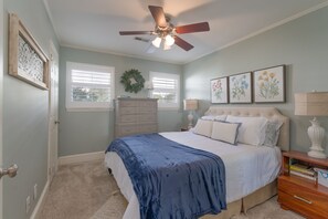 3 bedrooms, desk, iron/ironing board, travel cot