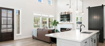 The Cowboy | 2/2 | Full Kitchen, King Beds, Washer/Dryer