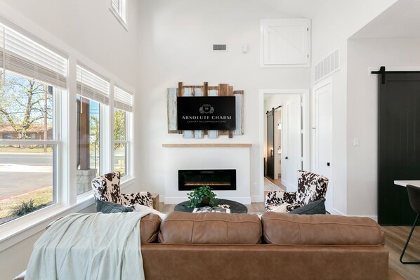 Smart TV, fireplace