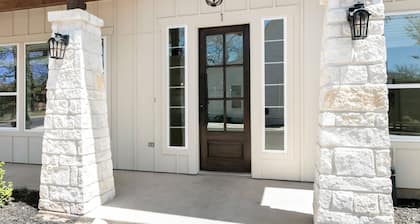 The Cowboy | 2/2 | Full Kitchen, King Beds, Washer/Dryer