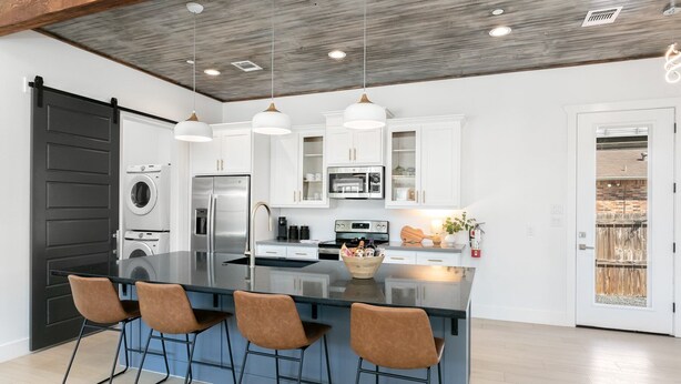 Private kitchen - Willie's Haus | 2/2, Full Kitchen, Hot Tub, Washer/Dryer, King Beds, Great Location (Fredericksburg)