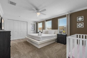 8 slaapkamers, een strijkplank/strijkijzer, wifi, beddengoed