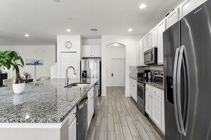 Fridge, microwave, oven, stovetop - Twilight Haven | Sleeps 39! (Davenport)