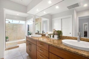 Een douche, een haardroger, handdoeken