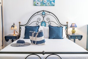 1 bedroom, iron/ironing board, free WiFi, bed sheets - inblue Suite - Sea front (Giardini Naxos)