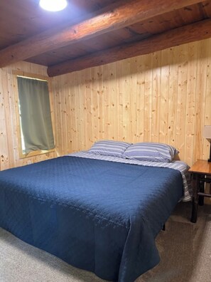 2 habitaciones, tabla de planchar con plancha y cuna de viaje 