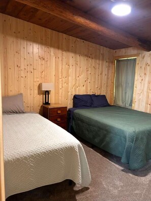 2 chambres, fer et planche à repasser, lit parapluie, Wi-Fi gratuit
