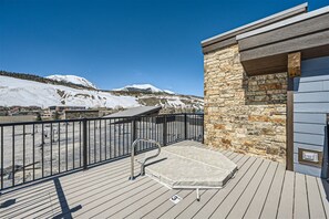 Relax on the deck with a breathtaking mountain view.