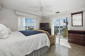 Skrivebord, strykejern/-brett, wi-fi og sengetøy