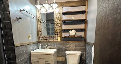 2br ADK Style Condo #9 - Walk to Main St and Mirror Lake