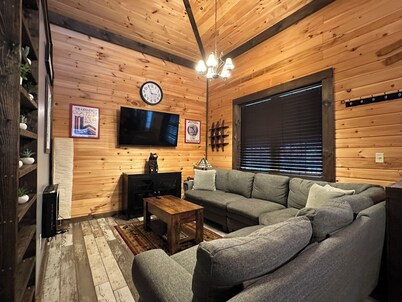 2br ADK Style Condo #9 - Walk to Main St and Mirror Lake