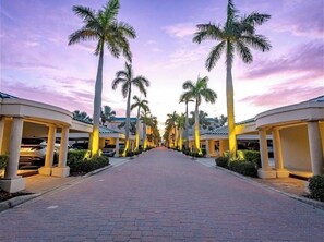 Property grounds - Gertrude's Siesta | Palm View Unit, Balcony, Private-Beach, Heated Pools, Pickle, Hot-tub, Tennis (Siesta Key)