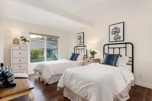 5 bedrooms, iron/ironing board, free WiFi, bed sheets