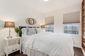 5 bedrooms, iron/ironing board, free WiFi, bed sheets