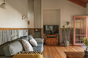 Deluxe Cottage | Living room | 50-inch LED TV with cable channels, fireplace, DVD player - StayAU Sunset Cottage 2BR Farm Retreat (Badger Creek)