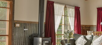 StayAU Sunset Cottage 2BR Farm Retreat