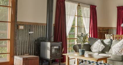 StayAU Sunset Cottage 2BR Farm Retreat