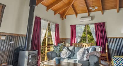 StayAU Sunset Cottage 2BR Farm Retreat