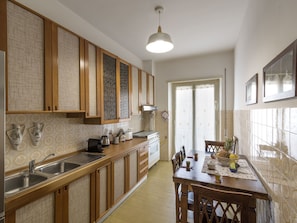 Fridge, oven, cookware/dishes/utensils - Roma, Sea House Ostia by Interhome (Lido di Ostia)