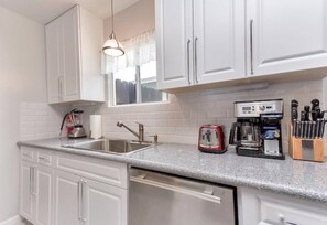 Private kitchen - Disneyland Oceanic Adventure, walking distance to Convention Center & Disneyland (Anaheim)