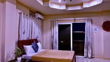 5 bedrooms, WiFi, bed sheets