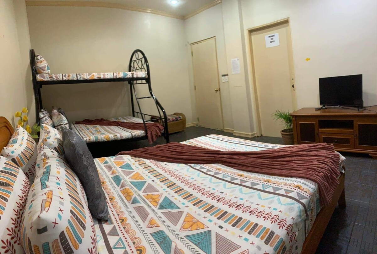 5 bedrooms, WiFi, bed sheets