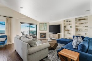 Smart TV, fireplace, stereo