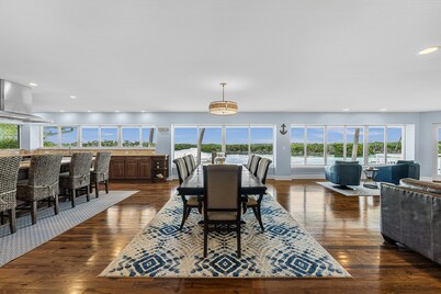  Spectacular 4 bedroom 4 1/2 bath villa on Tavernier Creek in Florida Keys. 