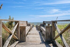Property grounds - This villa offers stunning views of the ocean and the calming sound of the waves (Georgetown)