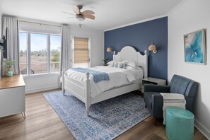 4 slaapkamers, een bureau, een strijkplank/strijkijzer, gratis wifi