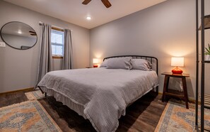 3 室のベッドルーム、WiFi (無料)、ベッドシーツ