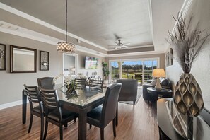 Dining - Centre Court Amore: Water Park, Golf View, Pool, Near Disney (Kissimmee)