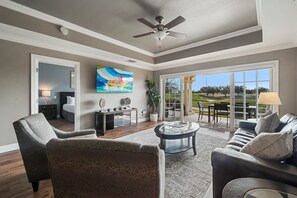 TV - Centre Court Amore: Water Park, Golf View, Pool, Near Disney (Kissimmee)