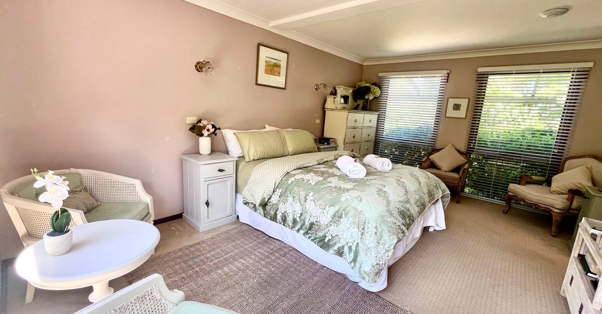 1 غرفة نوم ومكتب ومكواة/لوح كي وسرير سفر