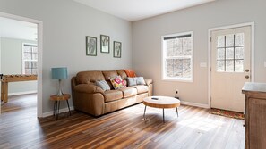 Smart TV, futbolito, libros y oficina 