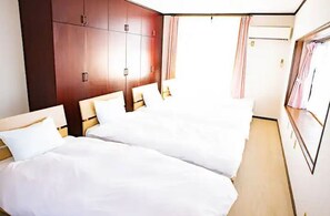 3 sovrum, skrivbord, gratis wi-fi och sängkläder