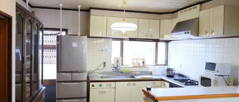 Fridge, microwave, stovetop, cookware/dishes/utensils